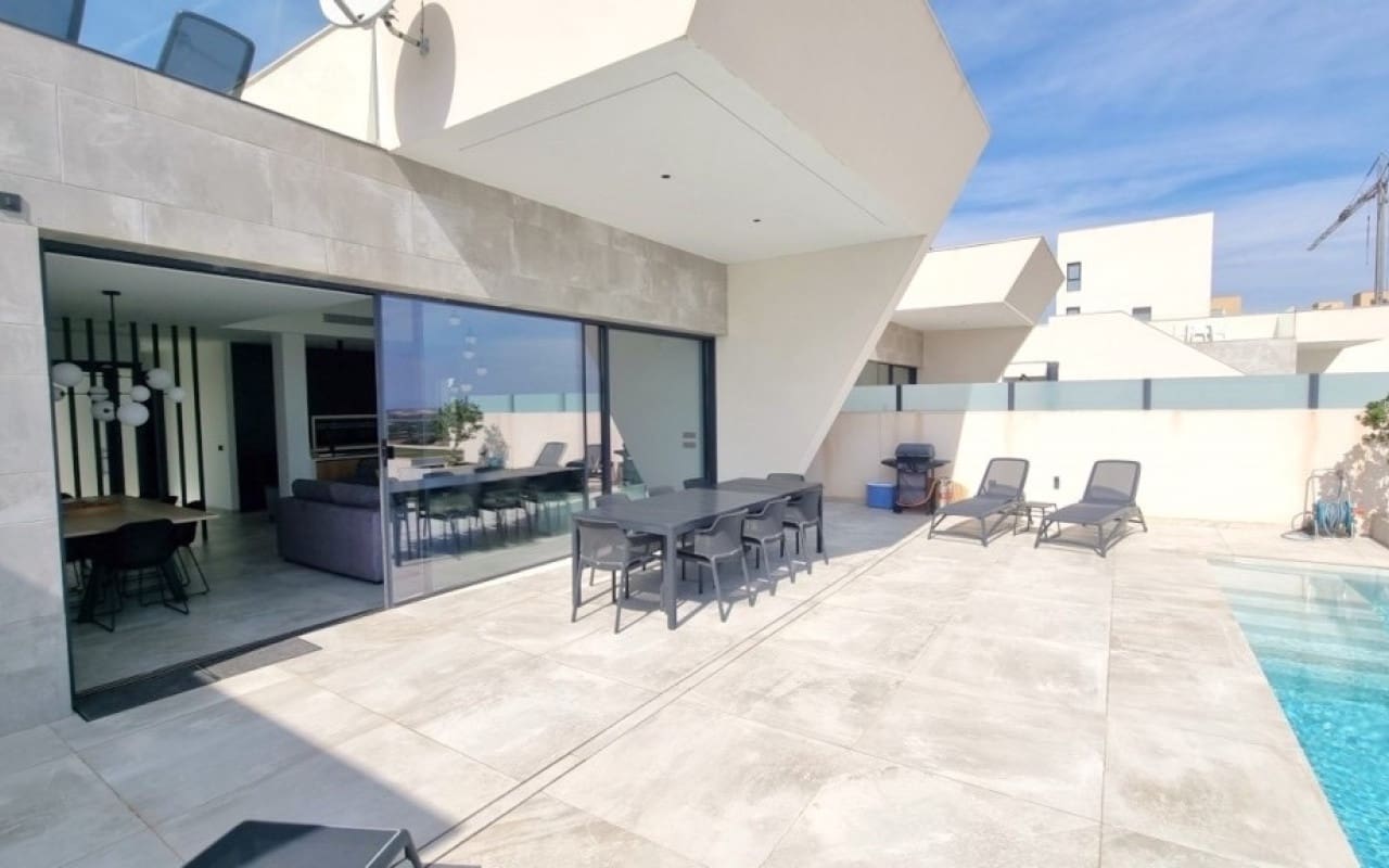 Chalet de 4 habitaciones en Ciudad Quesada en venta - 660.000 € (Ref: 8913561)