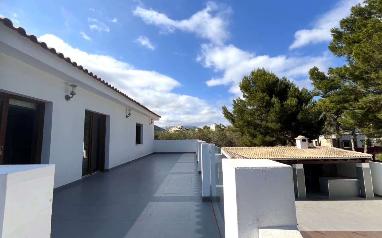 4 chambre Villa/Maison à vendre à La Nucia avec piscine - 950 000 € (Ref: 8927346)