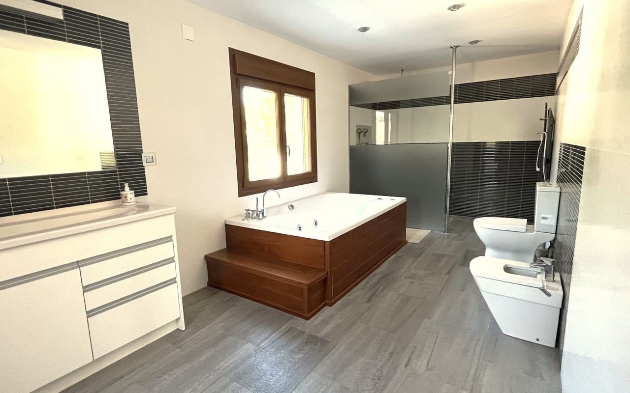 4 chambre Villa/Maison à vendre à La Nucia avec piscine - 950 000 € (Ref: 8927346)