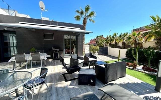 2 soveværelse Byhus til salg i Filipinas med swimmingpool - € 285.000 (Ref: 8949673)
