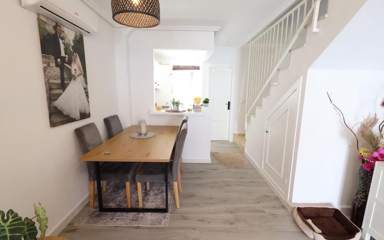 2 makuuhuone Omakotitalo myytävänä paikassa Torre de la Horadada mukana uima-altaan - 234 900 € (Ref: 8981719)