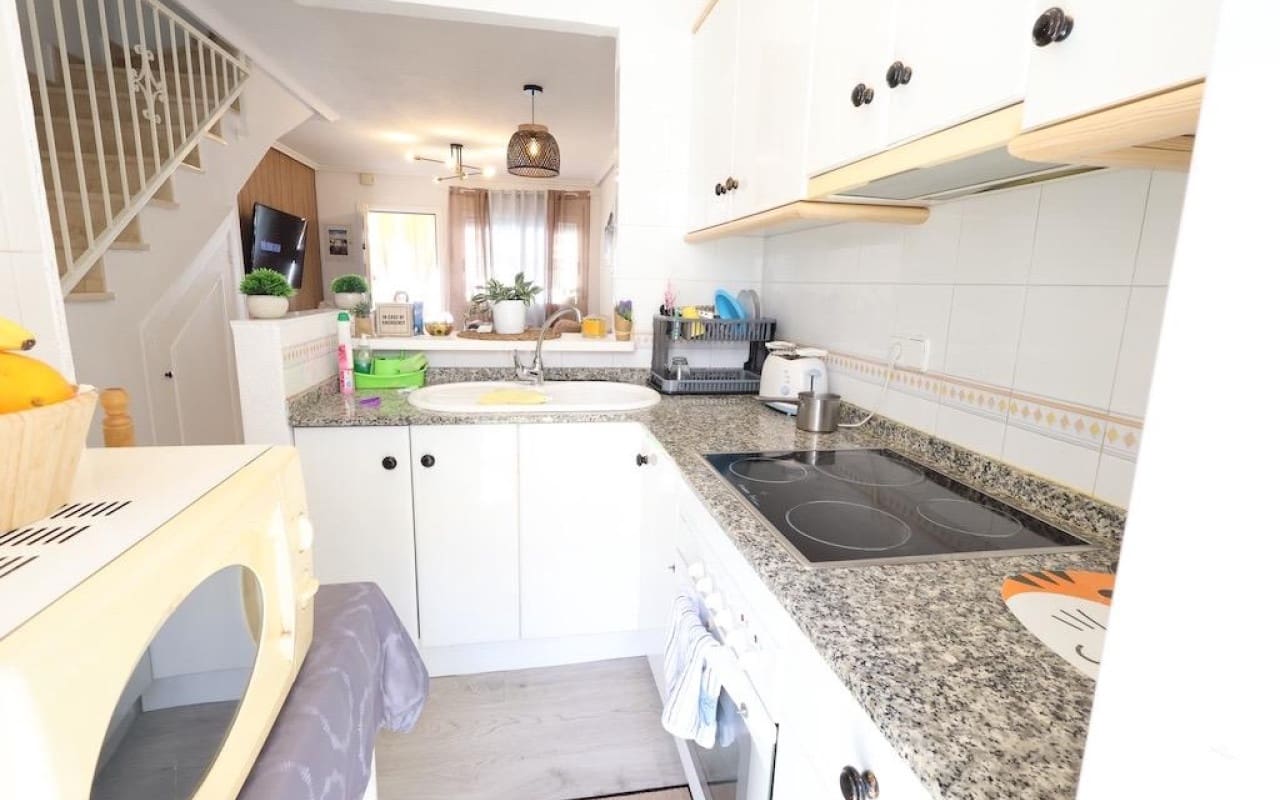 2 makuuhuone Omakotitalo myytävänä paikassa Torre de la Horadada mukana uima-altaan - 234 900 € (Ref: 8981719)