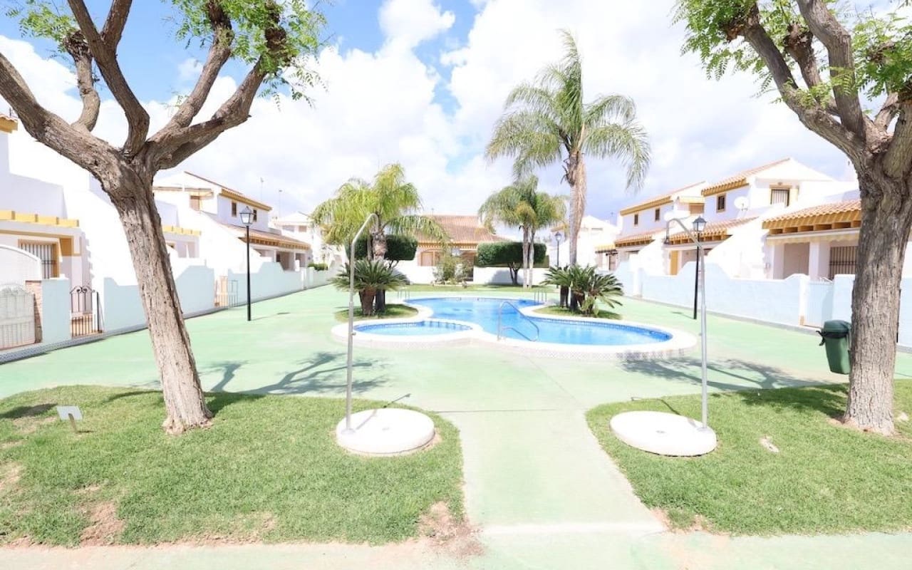 2 makuuhuone Omakotitalo myytävänä paikassa Torre de la Horadada mukana uima-altaan - 234 900 € (Ref: 8981719)