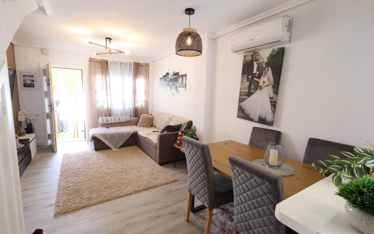 2 makuuhuone Omakotitalo myytävänä paikassa Torre de la Horadada mukana uima-altaan - 234 900 € (Ref: 8981719)