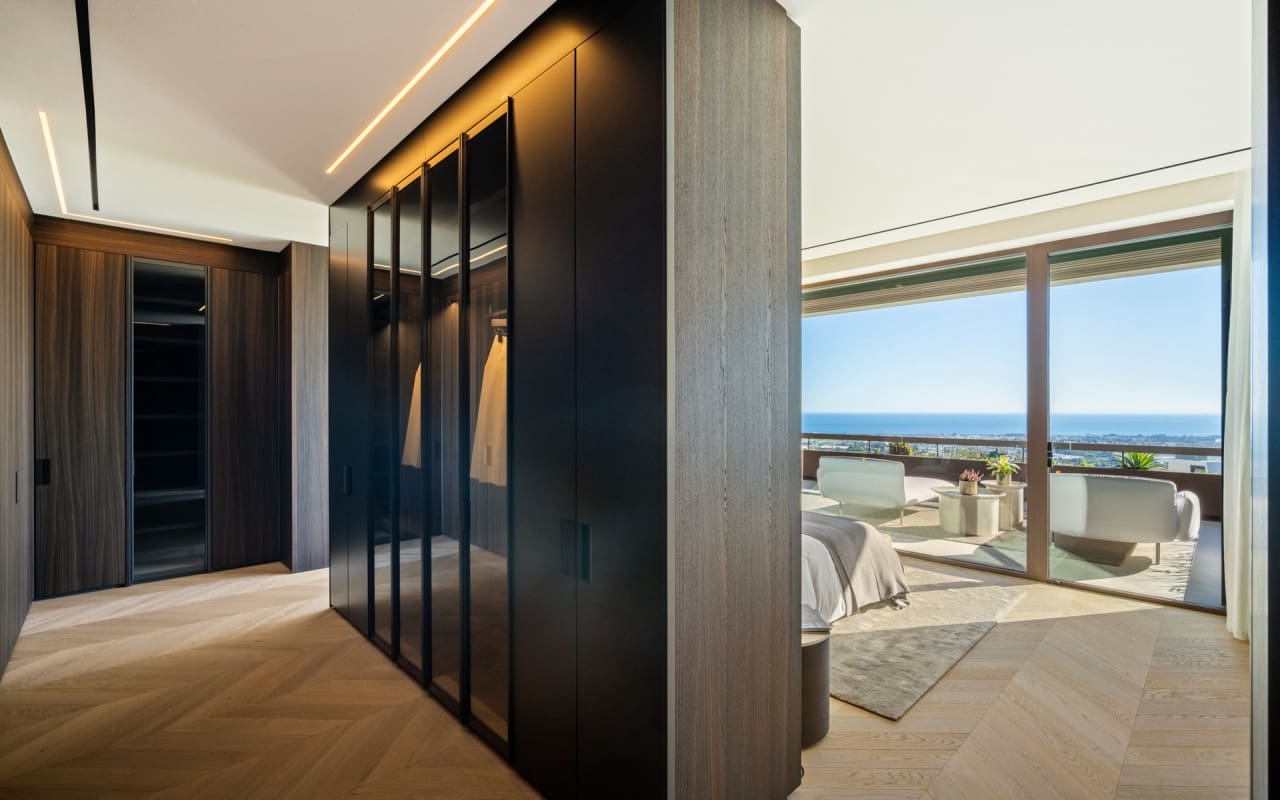 5 bedroom Villa for sale in Benahavis with pool - € 5,995,000 (Ref: 9046516)