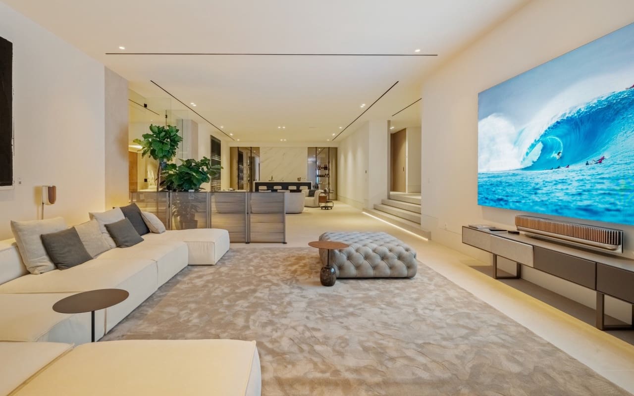 5 bedroom Villa for sale in Benahavis with pool - € 5,995,000 (Ref: 9046516)