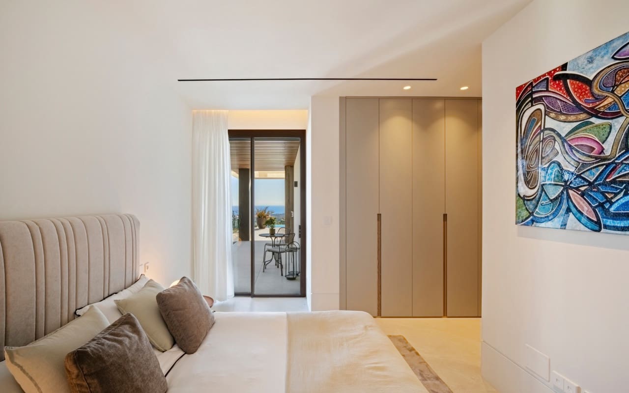 5 bedroom Villa for sale in Benahavis with pool - € 5,995,000 (Ref: 9046516)