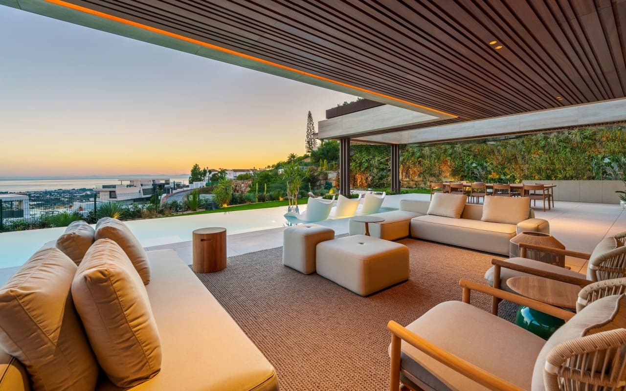 5 bedroom Villa for sale in Benahavis with pool - € 5,995,000 (Ref: 9046516)