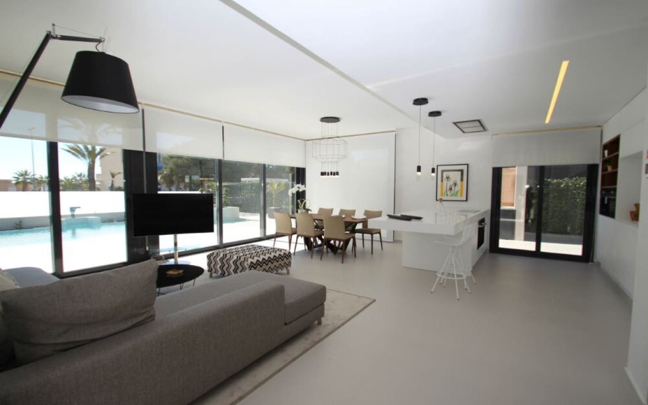 4 slaapkamer Villa te koop in San Miguel de Salinas met zwembad - € 630.000 (Ref: 9046551)