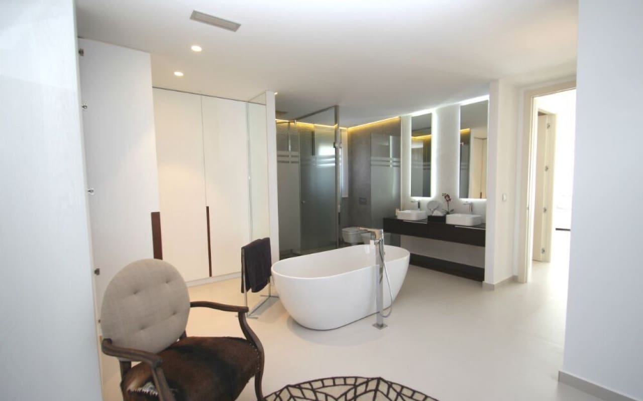 4 slaapkamer Villa te koop in San Miguel de Salinas met zwembad - € 630.000 (Ref: 9046551)