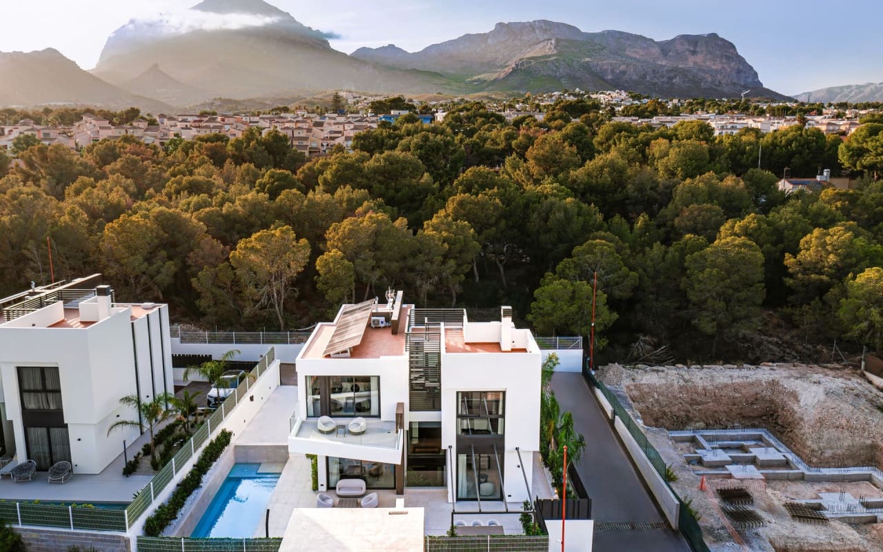 4 bedroom Villa for sale in La Nucia - € 1,150,000 (Ref: 9046557)