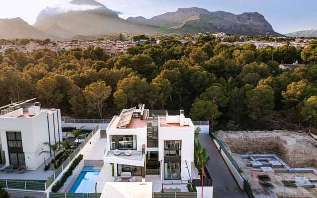 4 bedroom Villa for sale in Barranco Hondo, La Nucia - € 1,150,000 (Ref: 9046557)