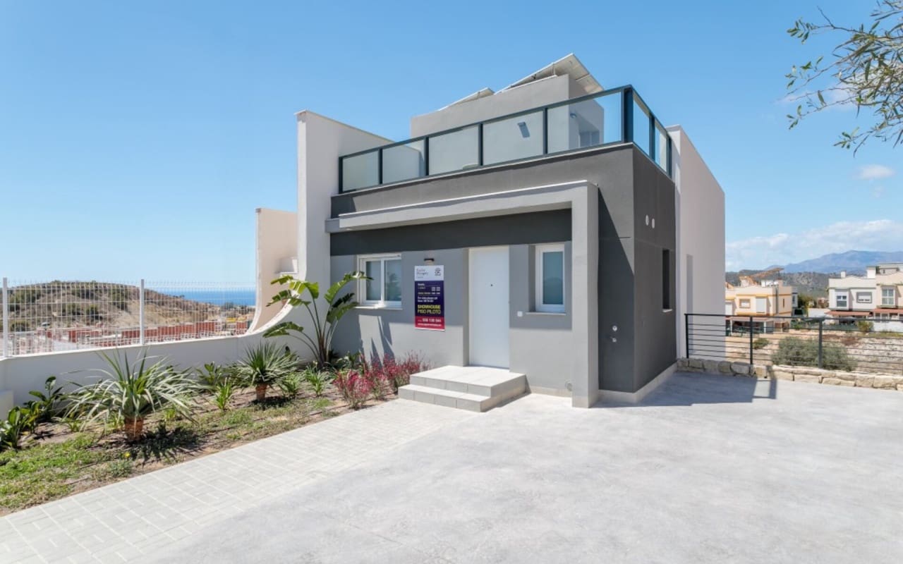 Chalet de 4 habitaciones en Finestrat en venta con piscina - 555.000 € (Ref: 9046563)