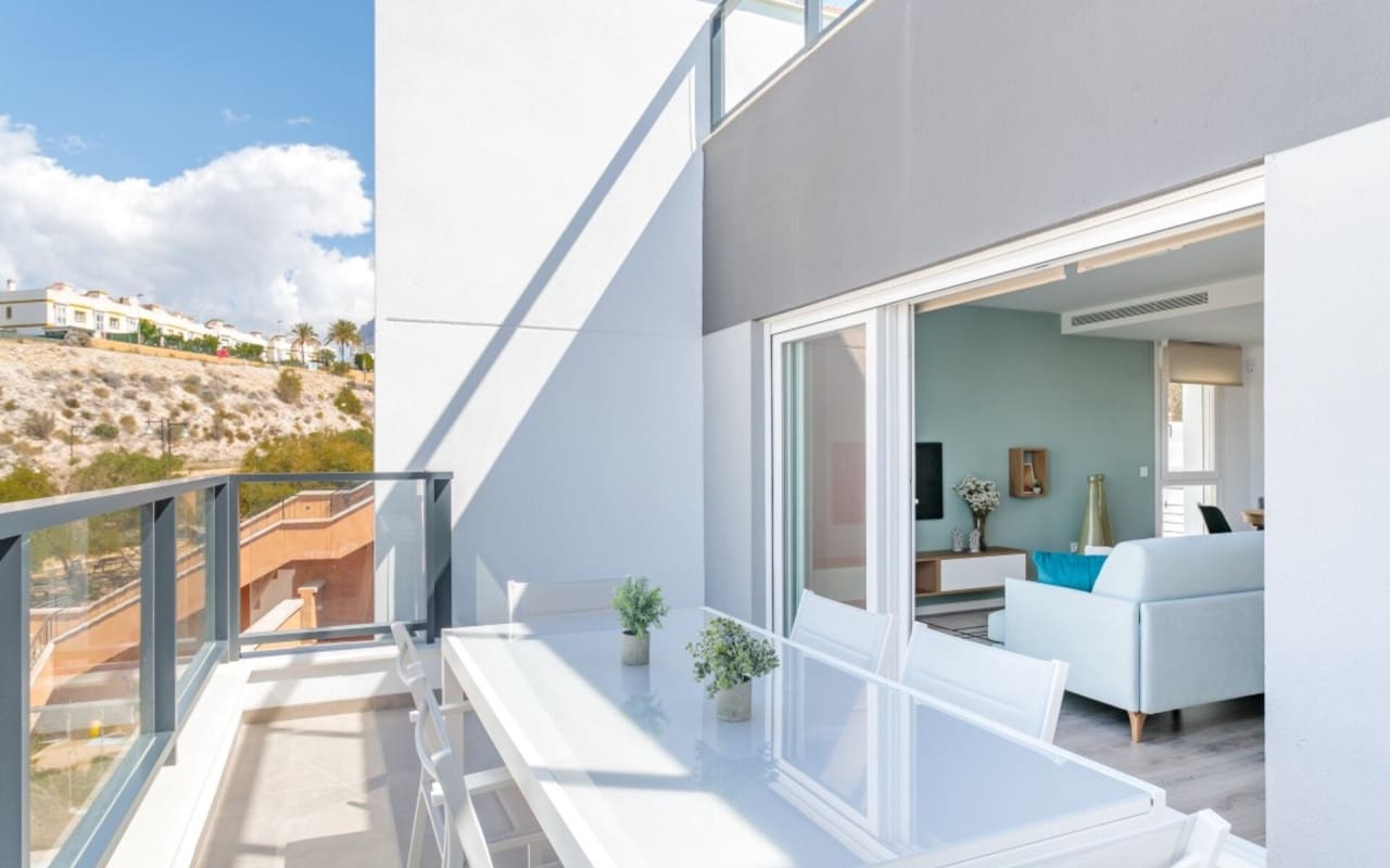 Chalet de 4 habitaciones en Finestrat en venta con piscina - 555.000 € (Ref: 9046563)