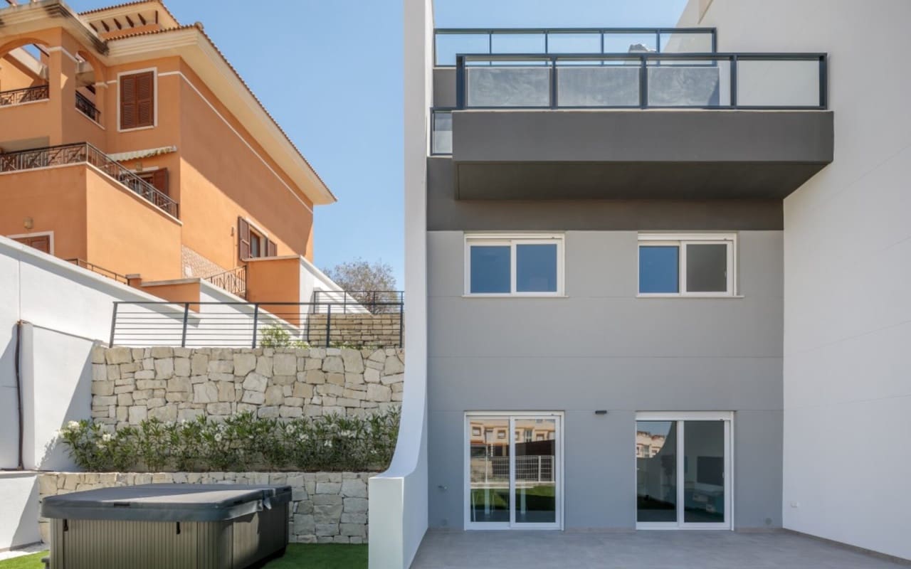 Chalet de 4 habitaciones en Finestrat en venta con piscina - 555.000 € (Ref: 9046563)