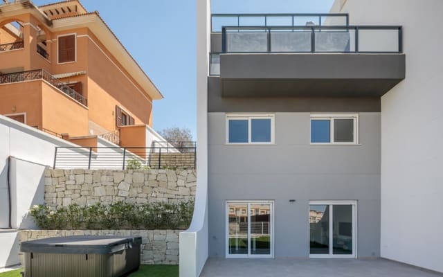 Chalet de 4 habitaciones en Balcón de Finestrat - Terra Marina, Finestrat en venta con piscina - 555.000 € (Ref: 9046563)