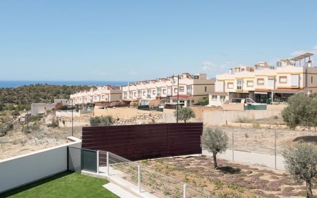 Chalet de 4 habitaciones en Balcón de Finestrat - Terra Marina, Finestrat en venta con piscina - 555.000 € (Ref: 9046563)