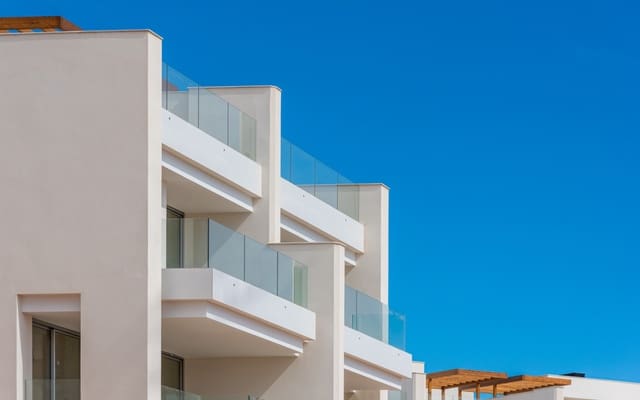 Ático de 2 habitaciones en Villamartin, Orihuela en venta con piscina - 425.000 € (Ref: 9046596)