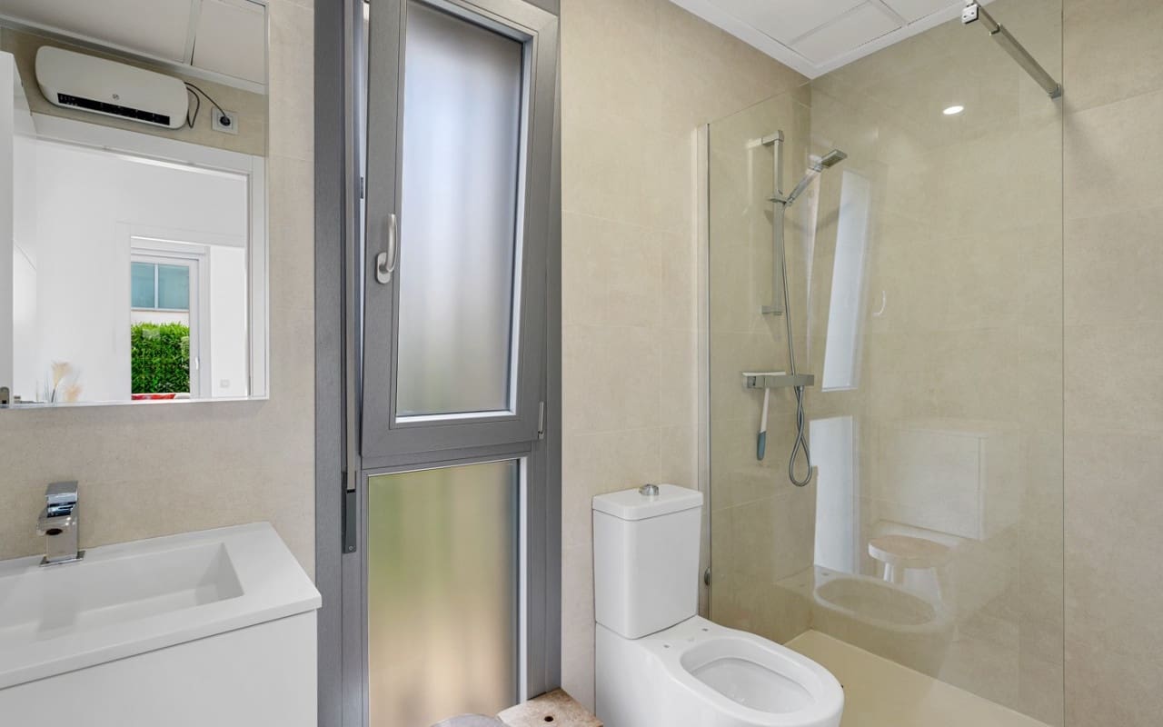 3 bedroom Villa for sale in Orihuela Costa with pool - € 479,000 (Ref: 9046621)