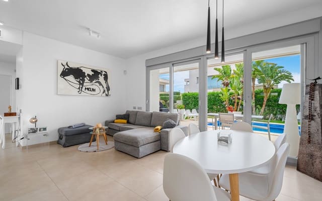 3 slaapkamer Villa te koop in Orihuela Costa, Orihuela met zwembad - € 479.000 (Ref: 9046621)