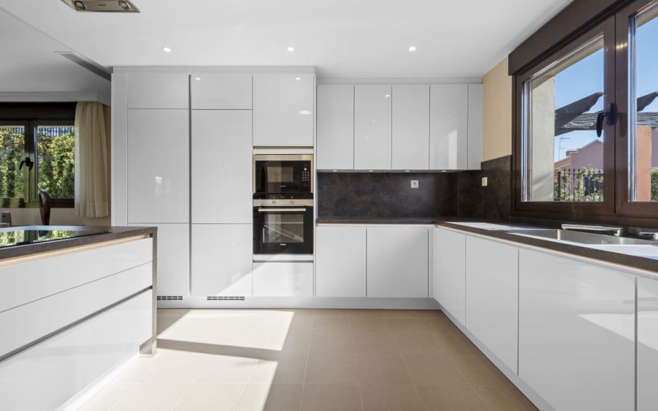 4 soveværelse Villa til salg i Estepona - € 718.693 (Ref: 9046628)