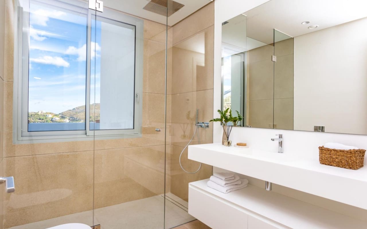 4 chambre Appartement à vendre à Benahavis avec piscine - 1 045 000 € (Ref: 9046651)