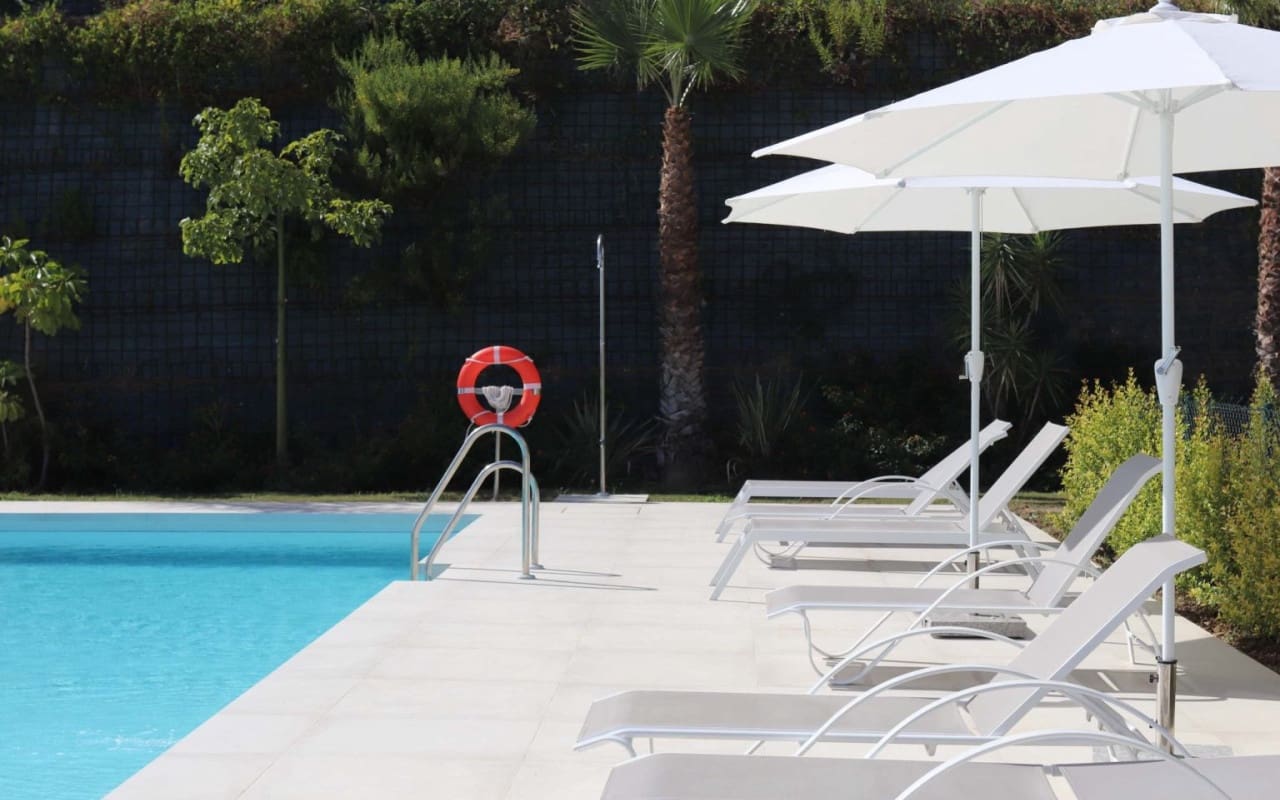 4 chambre Appartement à vendre à Benahavis avec piscine - 1 045 000 € (Ref: 9046651)