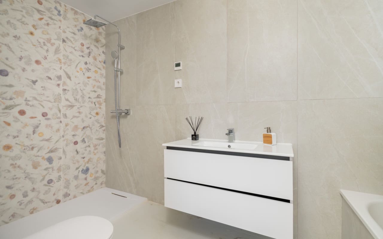 3 slaapkamer Appartement te koop in Estepona met zwembad - € 725.000 (Ref: 9046659)