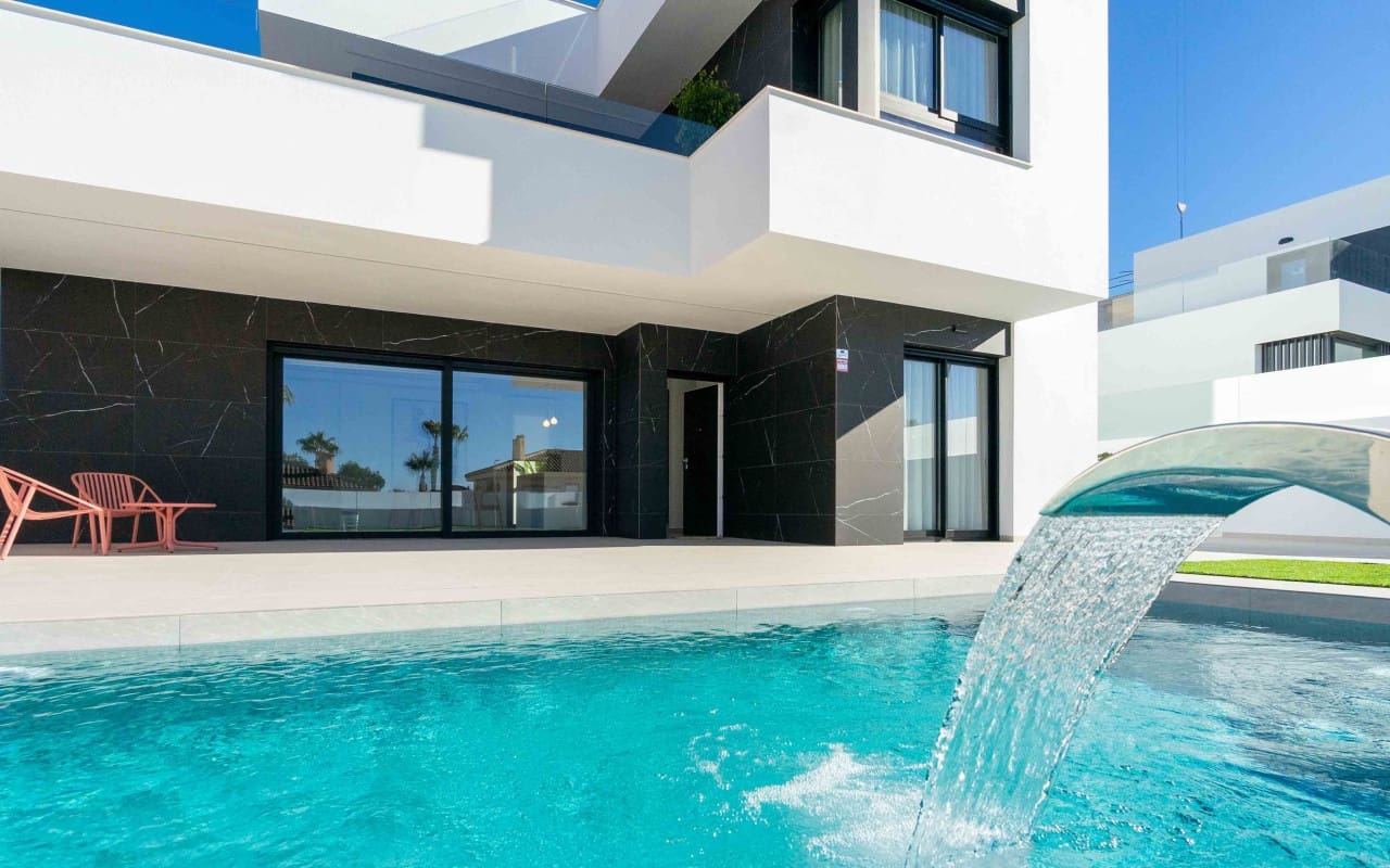 3 bedroom Villa for sale in Rojales - € 549,000 (Ref: 9046699)