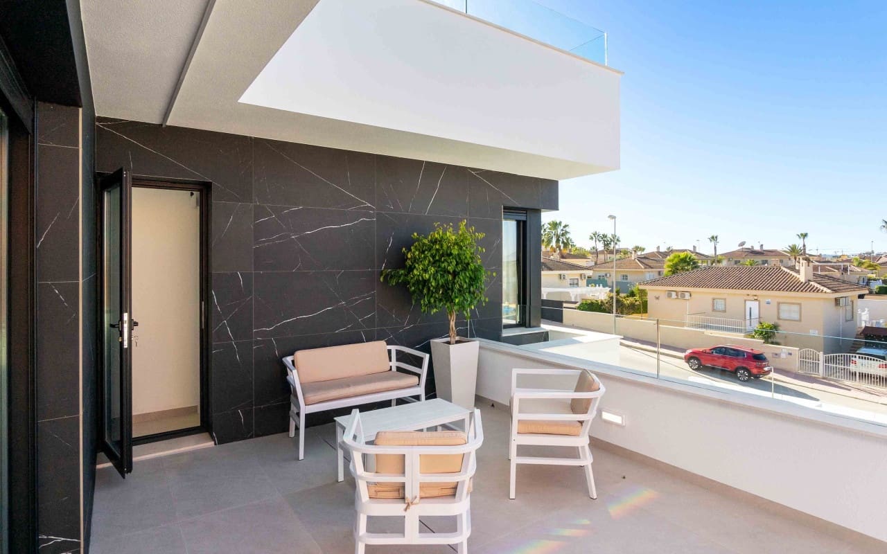 3 bedroom Villa for sale in Rojales - € 549,000 (Ref: 9046699)