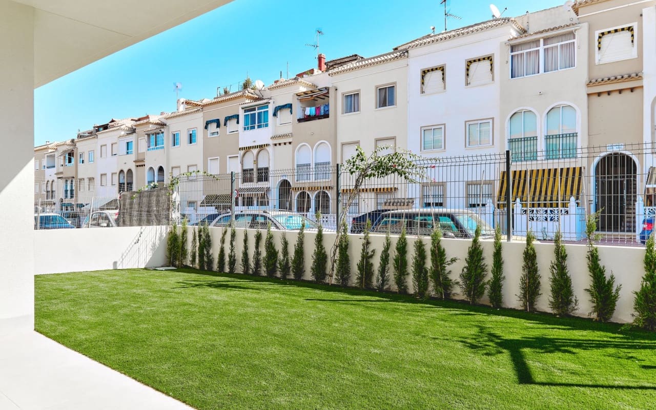 2 sypialnia Dom na sprzedaż w Torrevieja z basenem - 380 000 € (Ref: 9046700)