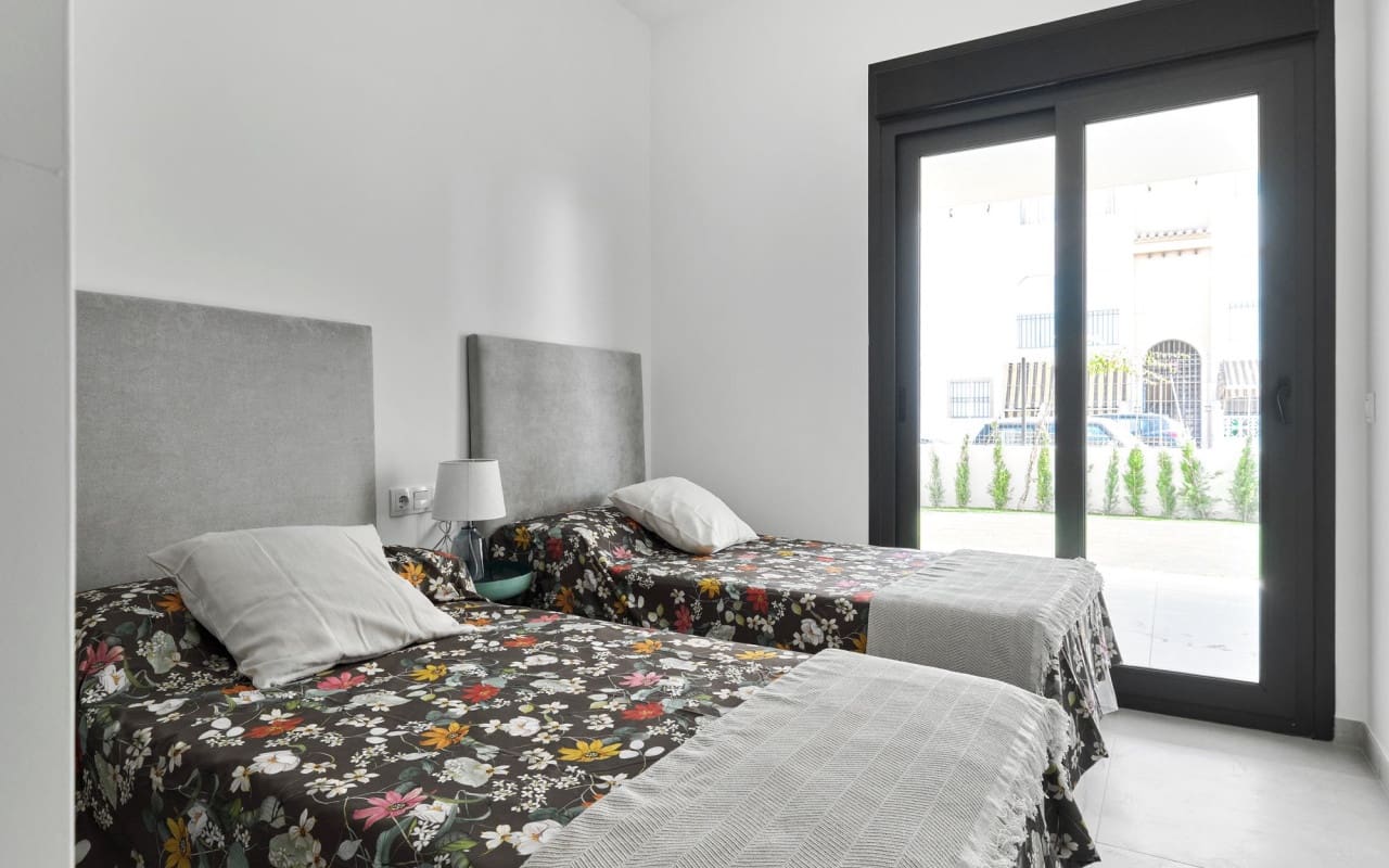 2 sypialnia Dom na sprzedaż w Torrevieja z basenem - 380 000 € (Ref: 9046700)