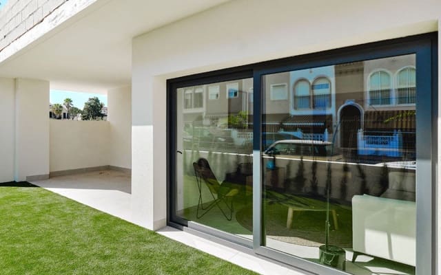 2 soverom Hus til salgs i Playa de los Náufragos, Torrevieja med svømmebasseng - € 330 000 (Ref: 9046700)