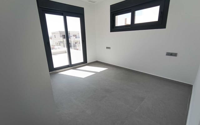 3 slaapkamer Villa te koop in Daya Nueva met zwembad - € 299.000 (Ref: 9046707)