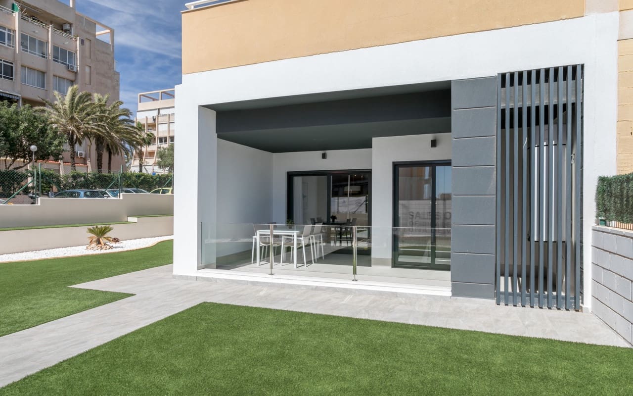3 soveværelse Penthouse til salg i Torrevieja med swimmingpool - € 540.000 (Ref: 9046717)