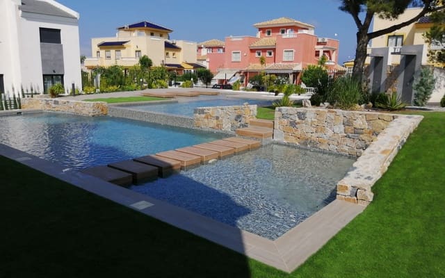 3 soveværelse Byhus til salg i Los Balcones - Los Altos, Torrevieja med swimmingpool - € 299.900 (Ref: 9046738)