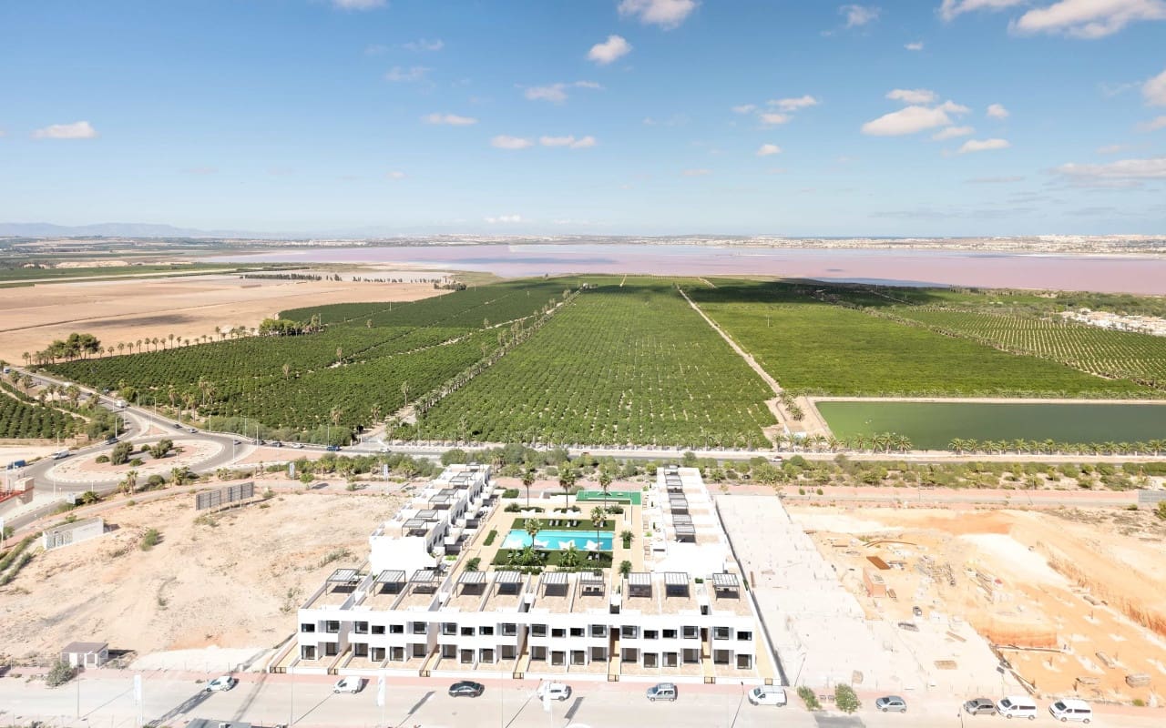 2 slaapkamer Huis te koop in Torrevieja met zwembad - € 299.900 (Ref: 9046742)