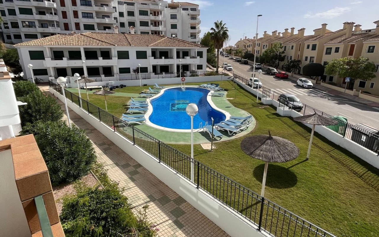 2 soveværelse Bungalow til salg i Orihuela Costa med swimmingpool - € 219.400 (Ref: 9046846)