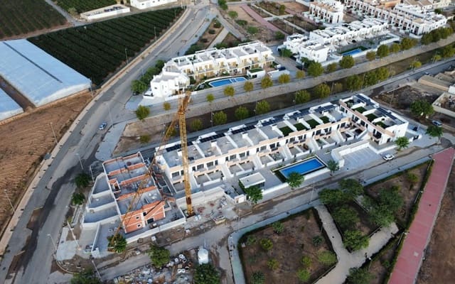 3 chambre Maison de Ville à vendre à Pilar de la Horadada ciudad, Pilar de la Horadada avec piscine - 285 000 € (Ref: 9046932)