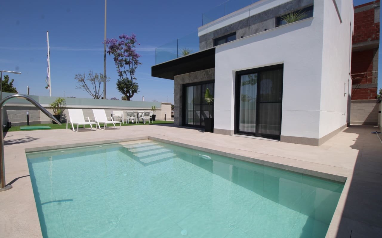 Chalet de 3 habitaciones en Pilar de la Horadada en venta - 725.000 € (Ref: 9046948)