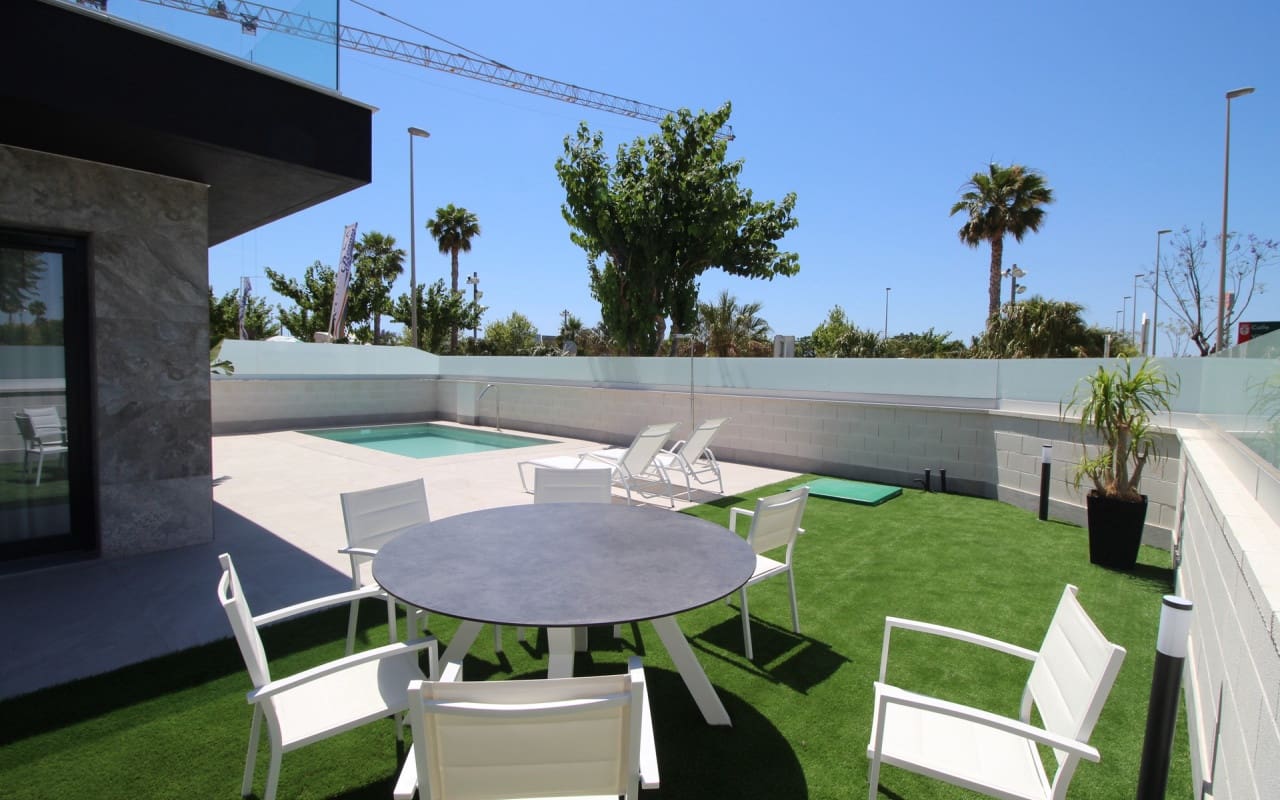 Chalet de 3 habitaciones en Pilar de la Horadada en venta - 725.000 € (Ref: 9046948)