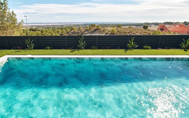 3 slaapkamer Villa te koop in San Miguel de Salinas - € 649.000 (Ref: 9046960)