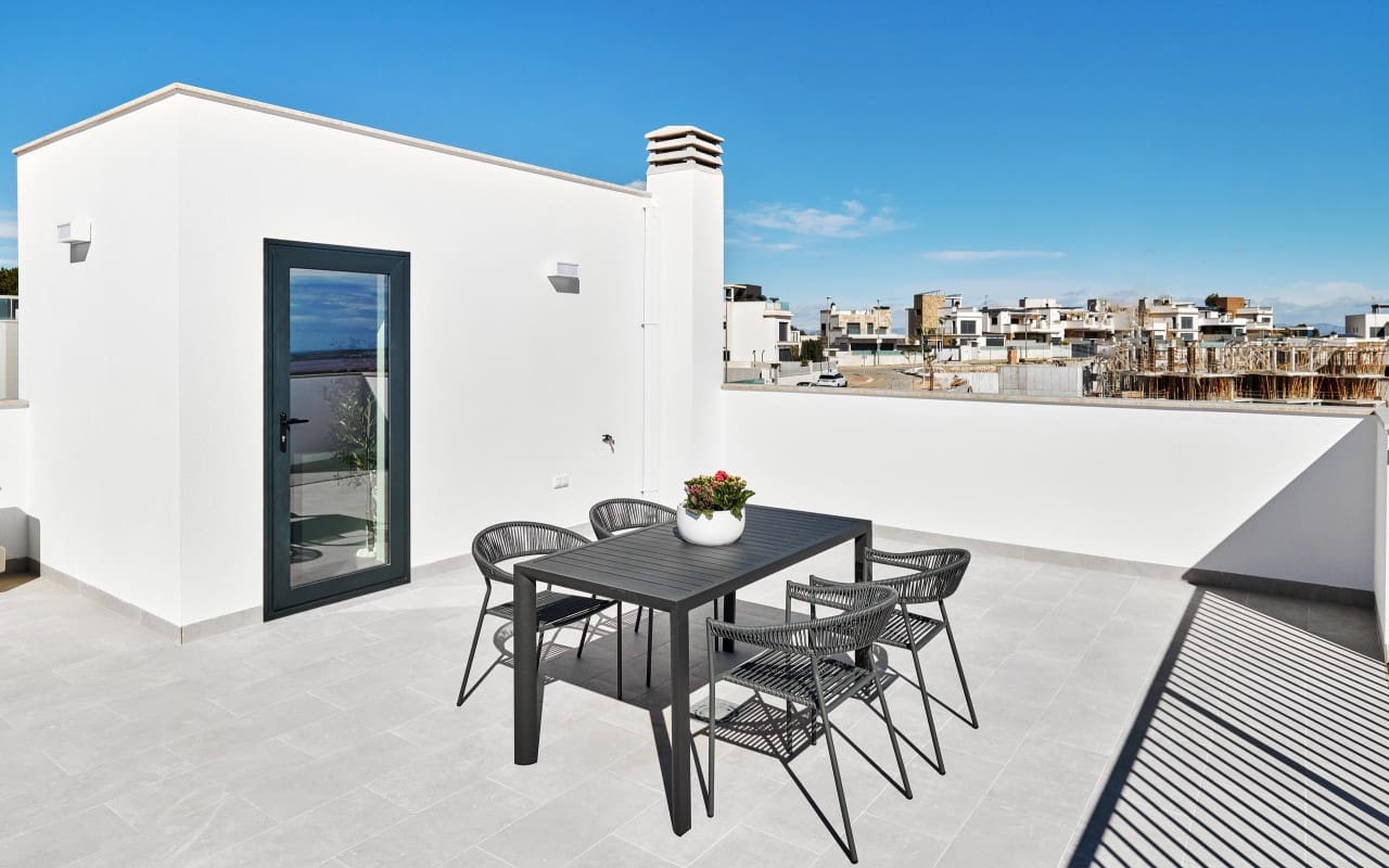 3 bedroom Villa for sale in San Miguel de Salinas - € 1,000,000 (Ref: 9046960)