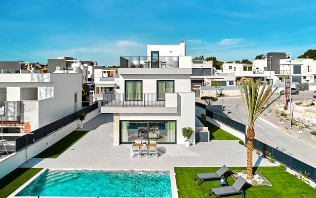 3 bedroom Villa for sale in San Miguel de Salinas - € 1,000,000 (Ref: 9046960)