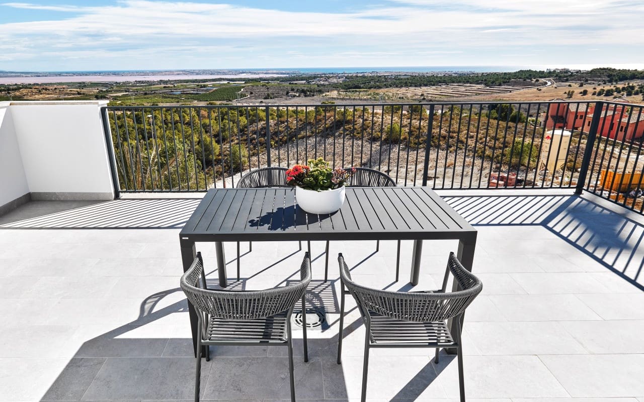 3 bedroom Villa for sale in San Miguel de Salinas - € 1,000,000 (Ref: 9046960)