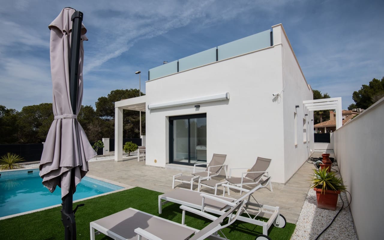 3 bedroom Villa for sale in Pinar de Campoverde - € 437,800 (Ref: 9046980)