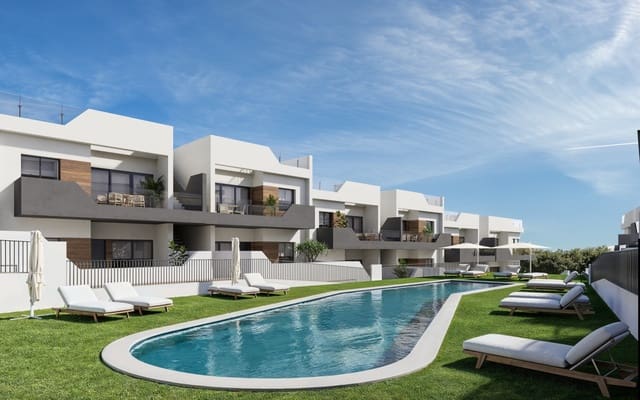 3 soveværelse Byhus til salg i San Miguel de Salinas med swimmingpool - € 264.900 (Ref: 9046991)