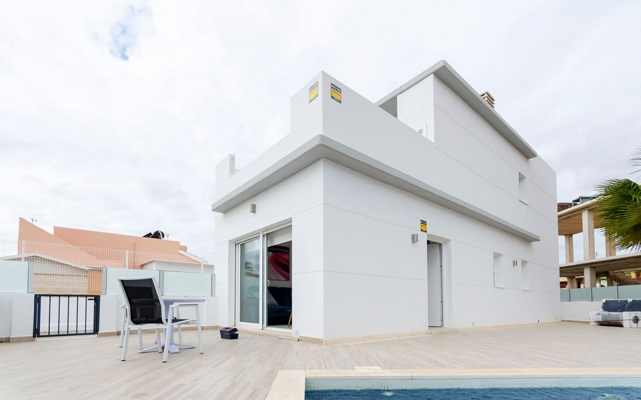 3 soverom Hus til salgs i Torrevieja - € 409 000 (Ref: 9049641)