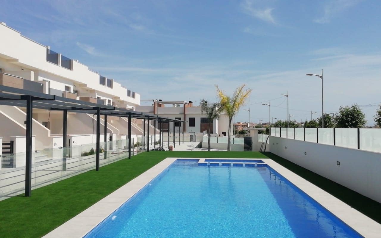 Apartamento de 3 habitaciones en Pilar de la Horadada en venta con piscina - 370.000 € (Ref: 9049905)