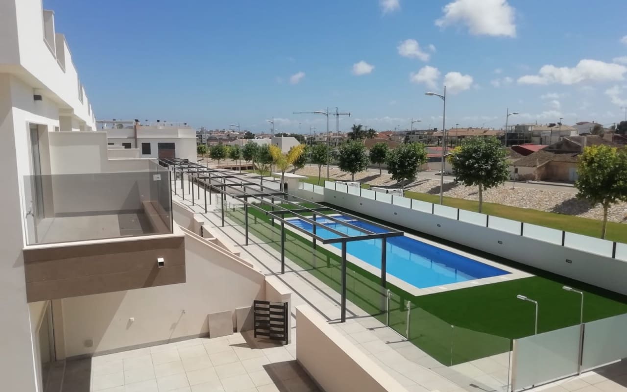 Apartamento de 3 habitaciones en Pilar de la Horadada en venta con piscina - 370.000 € (Ref: 9049905)